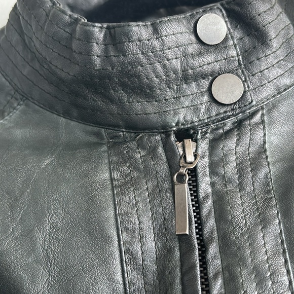 Studio M Classic Green Leather Jacket - Picture 5 of 12